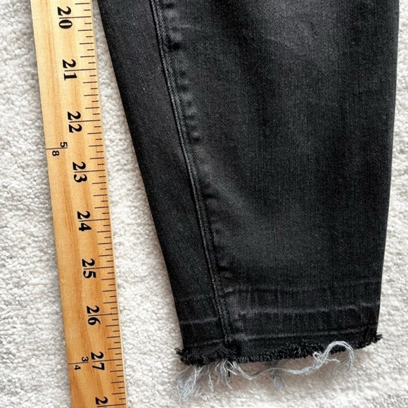 SPANX pull on Distressed Jeans - Picture 2 of 7